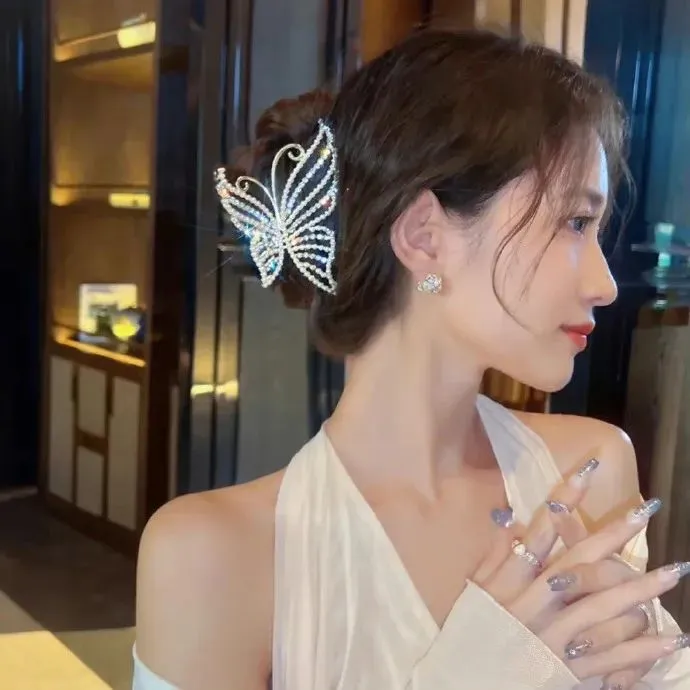 【幽闭惊悚】《恐怖直播》河正宇独角戏：一个人撑起一部神作，广播大楼里的连环爆炸与人性崩塌