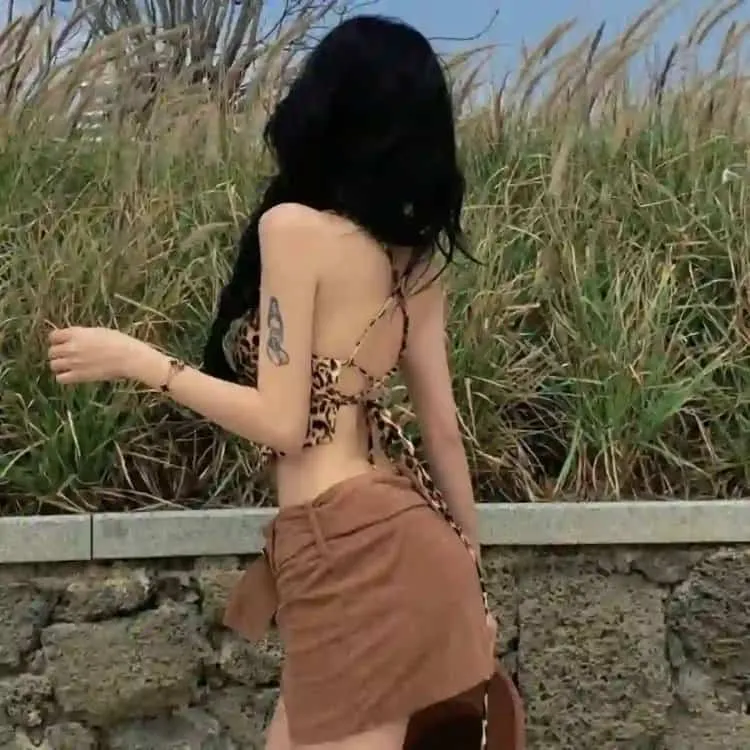 【独居女性噩梦】《门锁》孔晓振主演未删减版：床下有人！独居女孩每天遭遇的致命偷窥